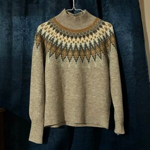 Cozy a loves a Women’s Medium Sweater